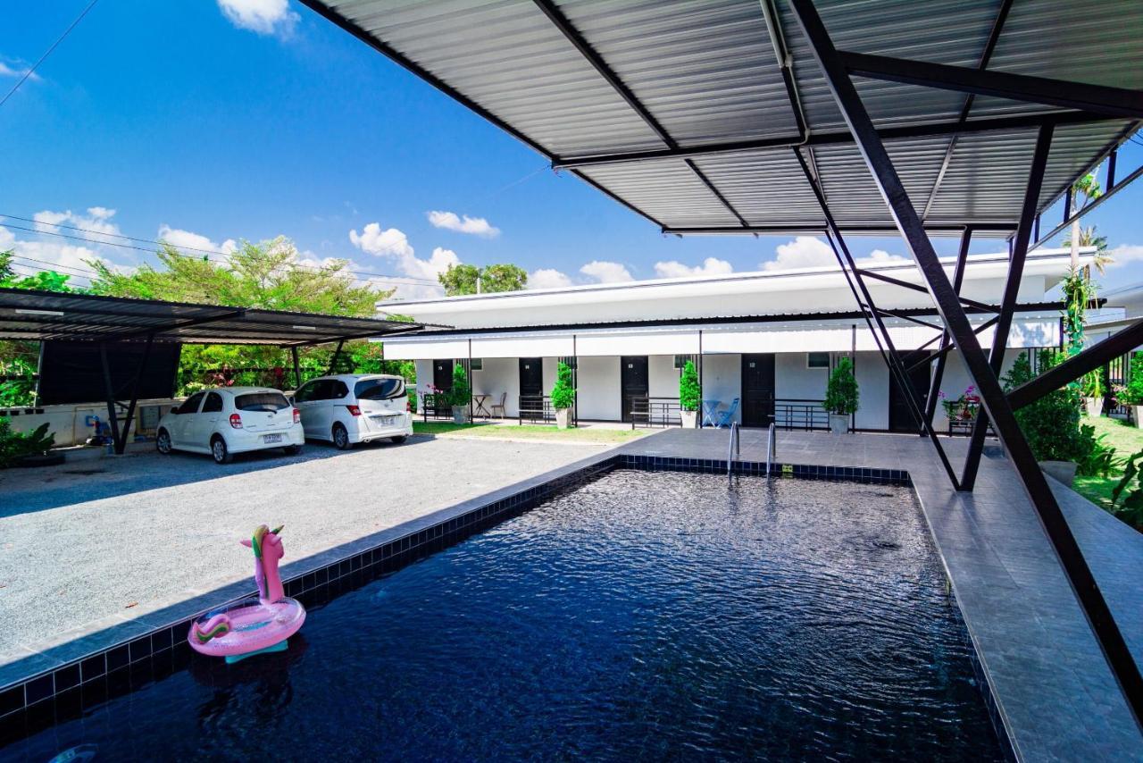 Oyo 533 Runya Poolvilla Prachuap Khiri Khan Exterior photo