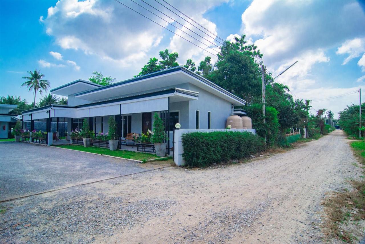 Oyo 533 Runya Poolvilla Prachuap Khiri Khan Exterior photo
