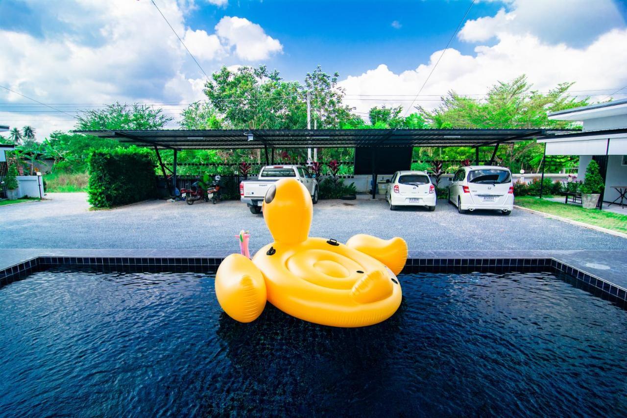 Oyo 533 Runya Poolvilla Prachuap Khiri Khan Exterior photo